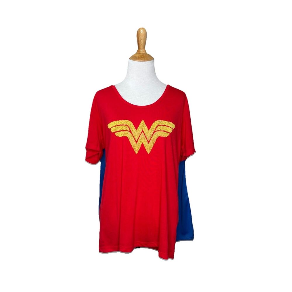 DC Comics Wonder Woman Red Tee Shirt with Removable Stars Cape Size XL Juniors
